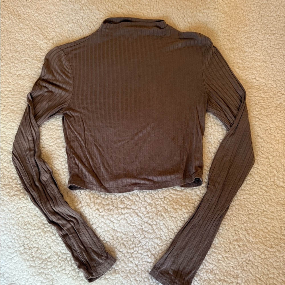 Brown long sleeve crop top barely worn lightweight turtleneck
